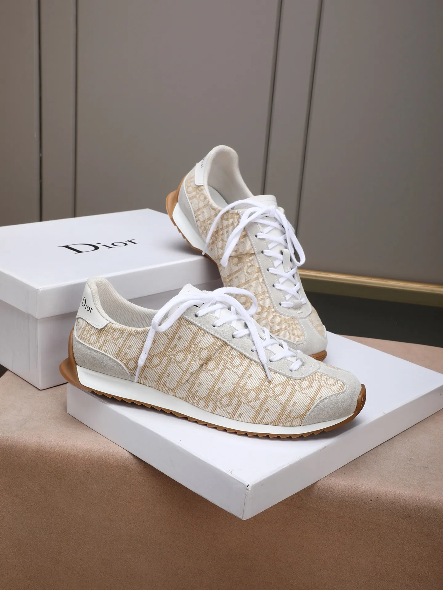 Men's shoes💰440 Dior【Dior】😘😘High-end series of casual men's shoes, simple and elegant👍👍👍The upper is made of first-layer genuine leather spliced ​​with Dior's special material [sun][sun]; imported first-layer sheepskin lining; special outsole, wear-resistant, lightweight, the overall design is harmonious and unified without lacking personality 👣🌟✨You deserve it! Multiple colors to choose from! 😍Size 38～44. (45 custom-made) The picture above is a big seller🔥🔥🔥